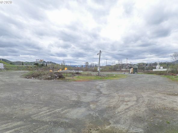 4553 Old Highway 99 S, Roseburg, OR 97471